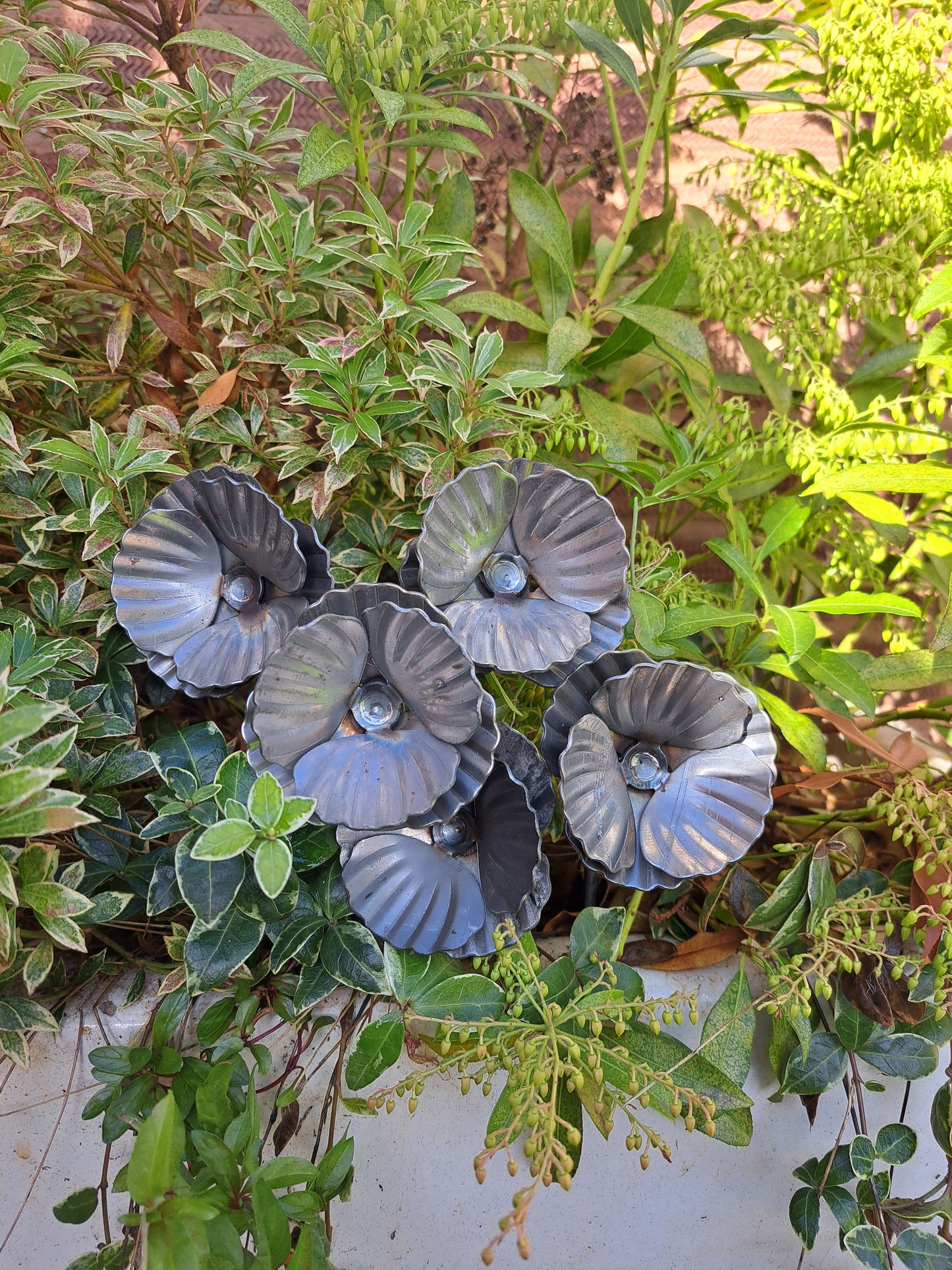 Set of 5 Metal Poppy Flower Garden Decoration.