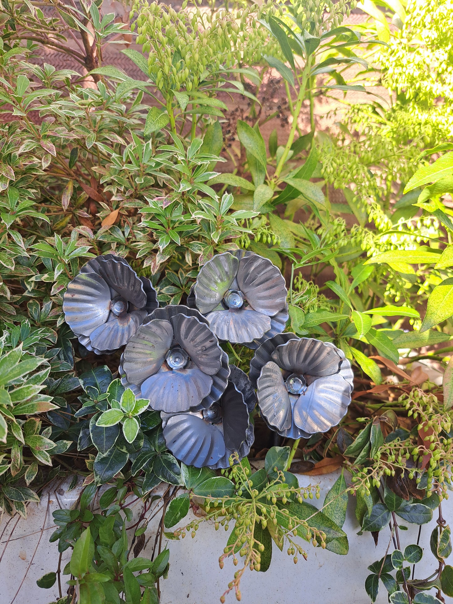 Set of 5 Metal Poppy Flower Garden Decoration.