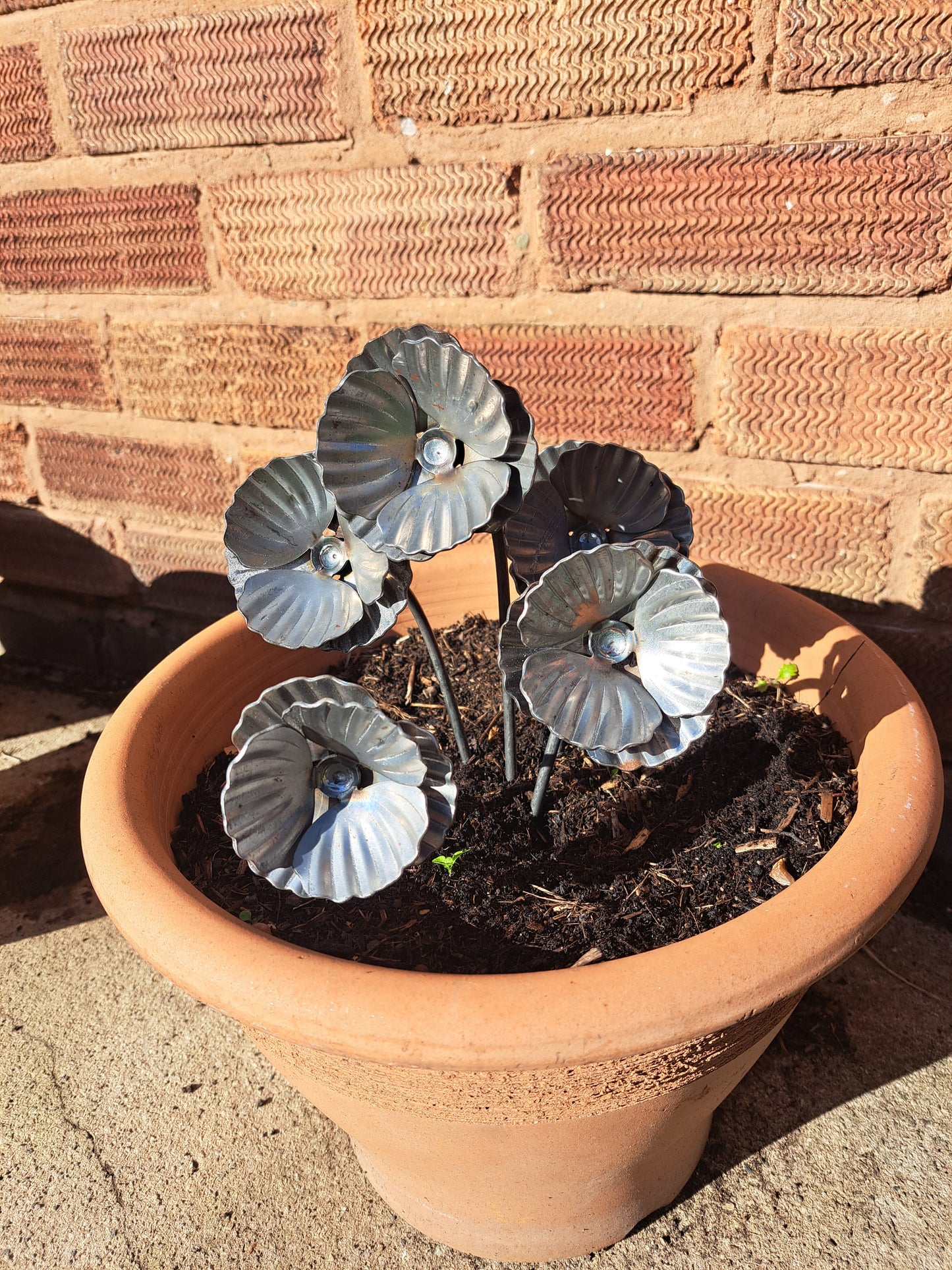 Set of 5 Metal Poppy Flower Garden Decoration.