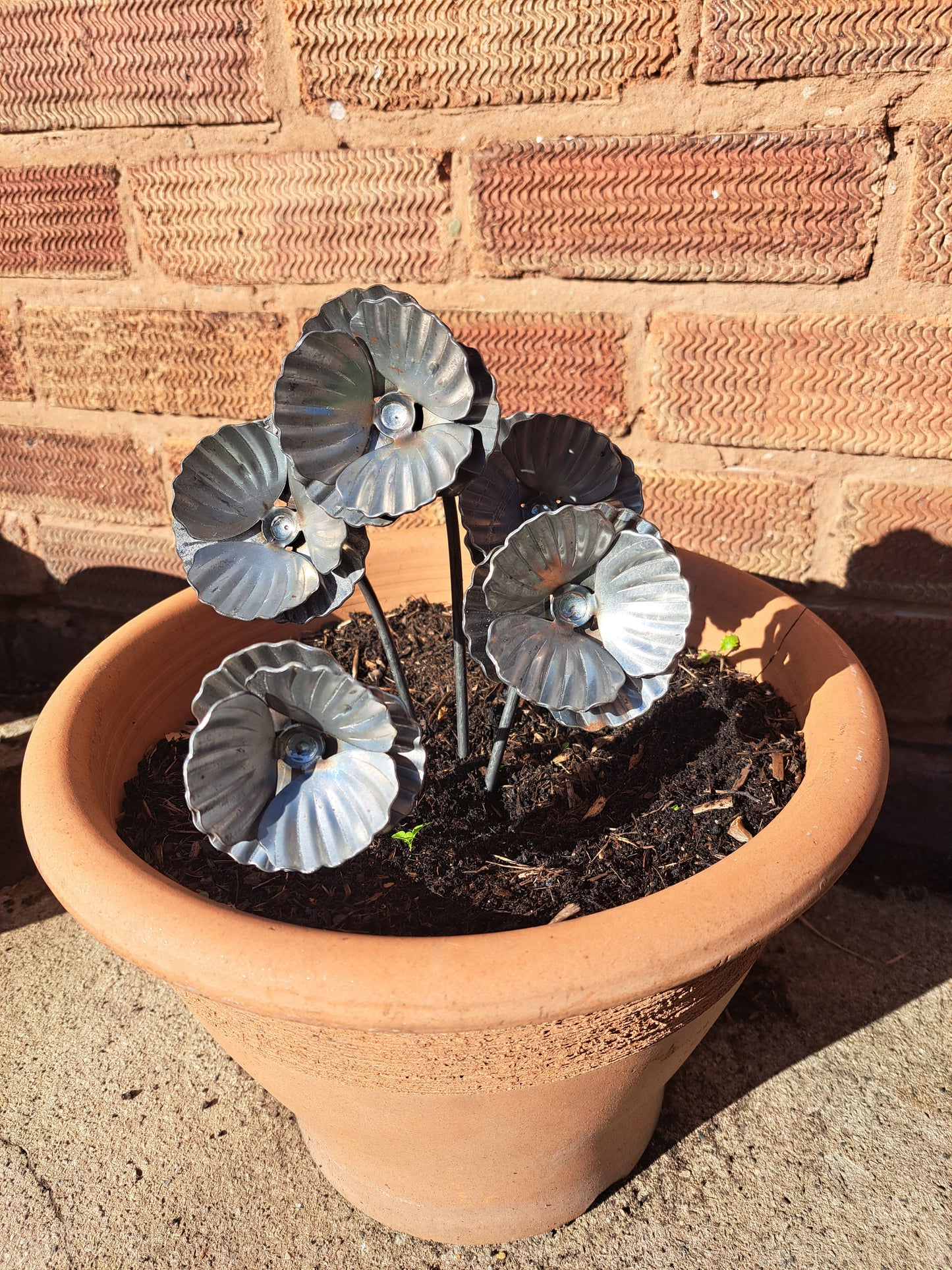 Set of 5 Metal Poppy Flower Garden Decoration.